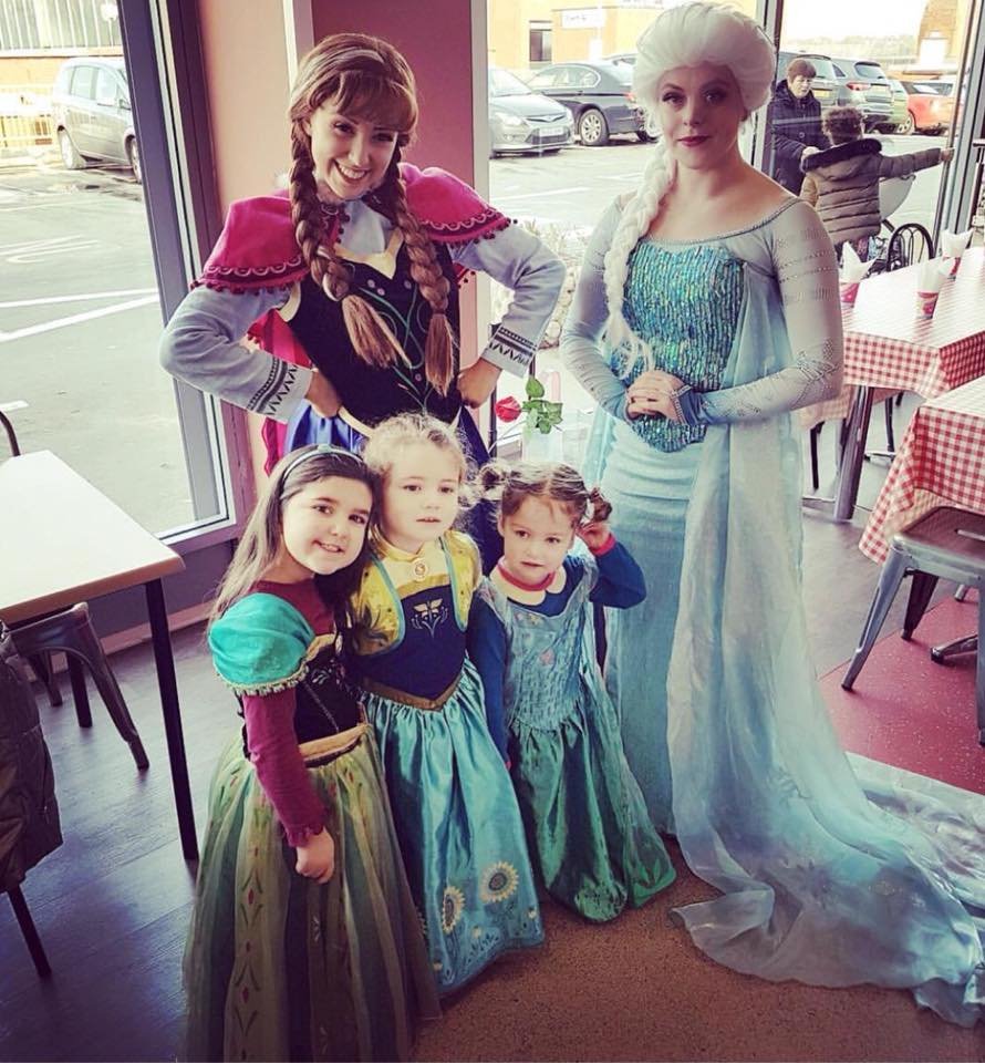 Treat your Princess 👸 for Easter to a Party with “The Princess Experience” 30th March 2018
10:30am your Princess will arrive and enter the castle where our own Princess hosts will serve them a Breakfast fit for a Queen 👑@junglefunuk @area51lquest