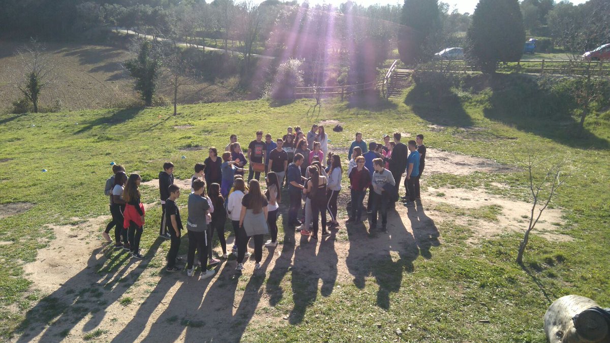 Laura_JM_'s tweet photo. Disfrutant del dia i treballant les dinàmiques de grup #1TAPD #2TAPD @INS_Pla_Marcell https://t.co/WRRkqCN51P