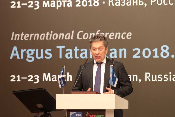 ArgusRussia's tweet photo. Второй день конференции "Argus Татарстан 2018. Нефтепереработка, трейдинг, логистикабыл" посвящен анализу рынка нефтепереработки России. Перед делегатами выступил генеральный директор ПАО "Татнефть" Наиль Маганов.
#ArgusRussia #ArgusConference #ArgusKZN https://t.co/khk3Ddx9pR