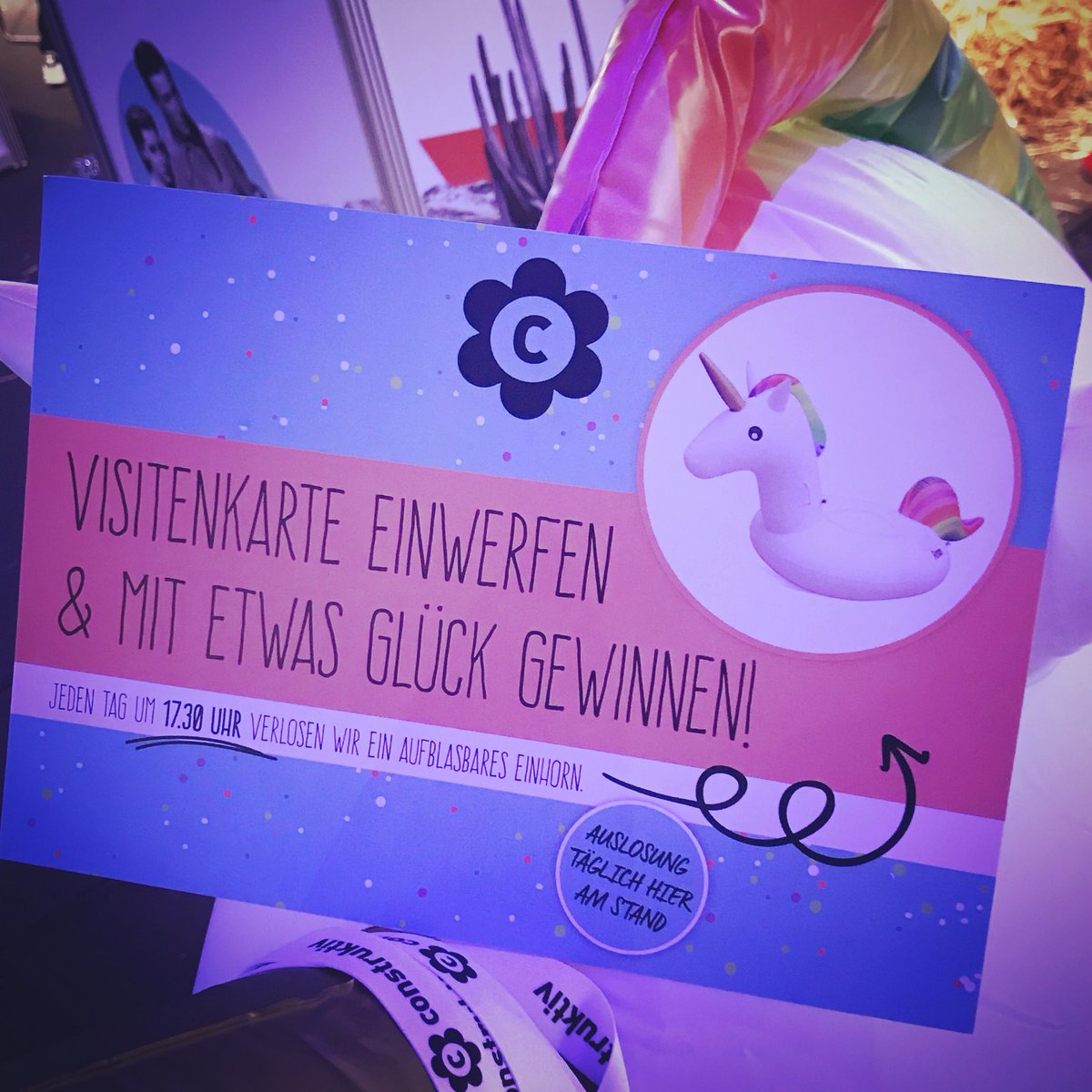#Rockstars, aufgepasst: Gleich wird das erste #Einhorn verlost. Visitenkarte in die Box und um 17:30 Uhr da sein. —> #OMR18 Halle A3, Stand I9. #OMR