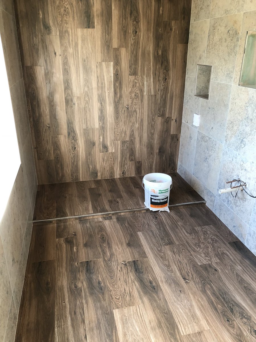 gtaylortiling's tweet photo. Transformation complete ready for 2nd fix love the two contrasts beautiful tiles @LapicidaLtd help with my usual @Dural_UK polished stainless step trim👌@tilemasteradhes @TilemasterTeam @toptileraward @PochinBathrooms @PochinTrade @everbuild https://t.co/vVxX3pWgFb