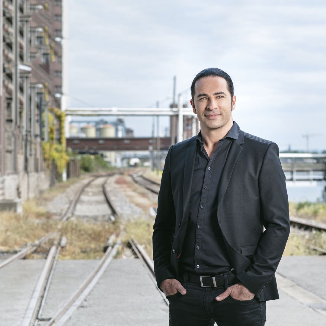 Morgen in der Frankfurter Allgemeinen Zeitung unsere Kampagne „Zukunft Lernen“ mit Lesebotschafter <a href="/buelent_ceylan/">Bülent Ceylan</a> im Interview.

#Bildung #Lernen #Spielen #Lesen #Schule #Geschichten #Lesebotschafter #Vorlesen #Pädagogik 
Foto: Gaudenz Danuser