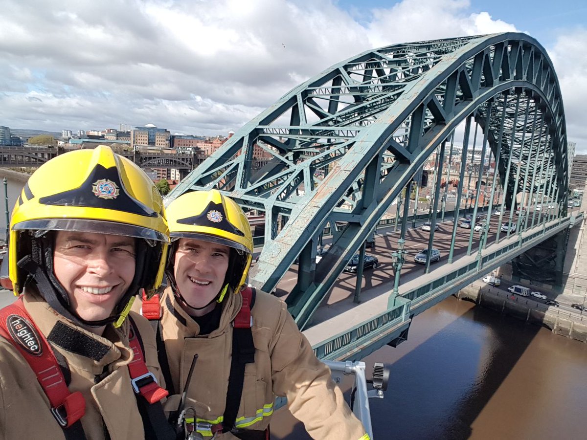 HantsIOW_fire's tweet photo. Love aerial ladder platforms? Even if you are not quite sure what they are you may like these great photos. Well done @TimC711 π @AndyBowersHFRS #ALPChallenge #999Family #TeamHants @Southsea24 @WestSussexFire @Tyne_Wear_FRS @SCSRFPD @JimMackay77 @IanWarne71 https://t.co/wxTR3X5dCF