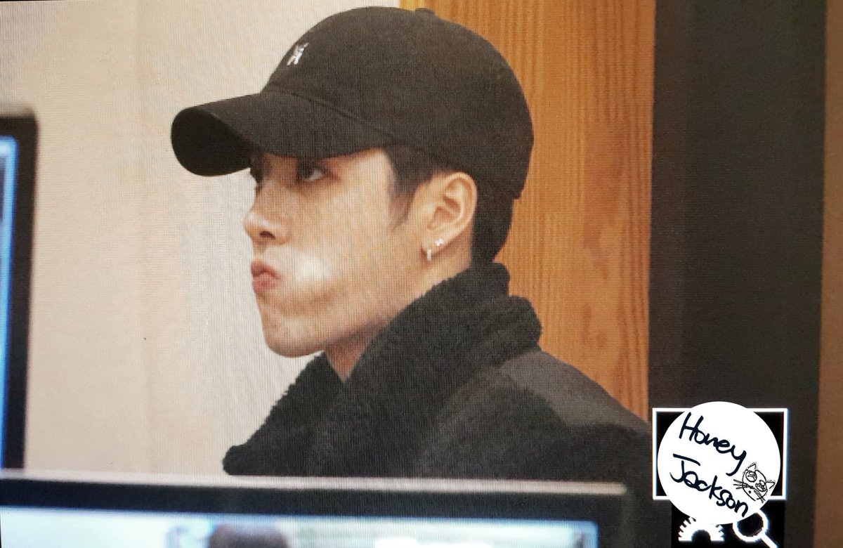 honeyjackson852's tweet photo. 180322 홍키라 🤔🤟
#갓세븐 #GOT7 #잭슨 #JacksonWang https://t.co/6NLZ0FRcVX