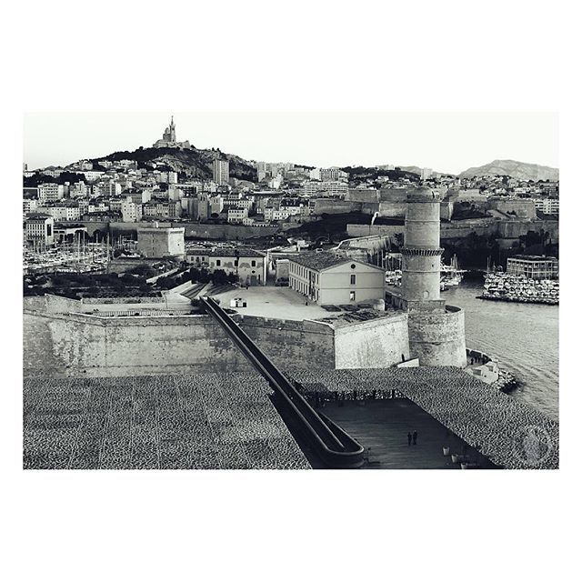 [The Place To Be...]
⚫️〽️🌆⚪️
#wearemarseille #bnw_photography #bnw_marseille #france4dreams #igersmarseille #igersfrance #bnwmood #marseillerebelle #shootermag_france #noiretblanc #noiretblanc #bns_france #noir #instagramfr #bnw 
#bnw_rose #jaimelapaca  #kodakmoments #am…