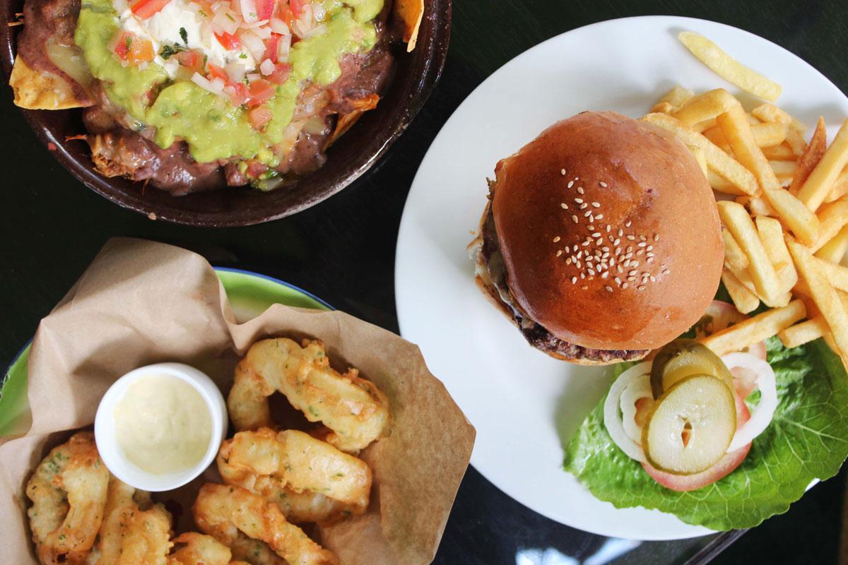 Los viernes en la tarde son para disfrutar el #BurgerBreak en @jwmarriottccs 😍