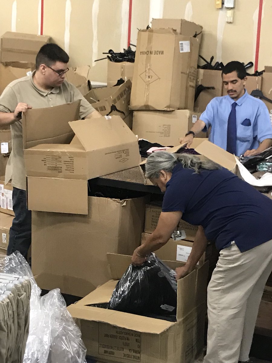 schotttarr's tweet photo. Teamwork Reddix style @NISDReddix @Jbcaldwe @ericahallam @HEB_Dierker @FallasStores https://t.co/zTNz28Tbgi