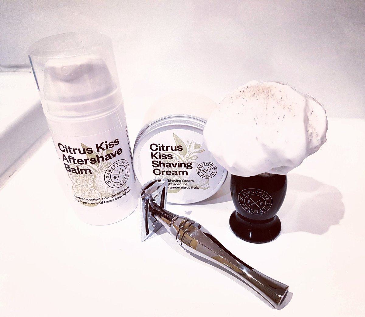 The fusion between the wonderful products of <a href="/DoctorShave/">Executive Shaving</a> /Executive Shaving Co. and <a href="/wildeandharte/">Wilde & Harte</a>, made for the most sensational and luxurious #shavingexperience this morning.
If you've had the opportunity and privelage to use this stunning combination, I'm sure you'll agree 😁