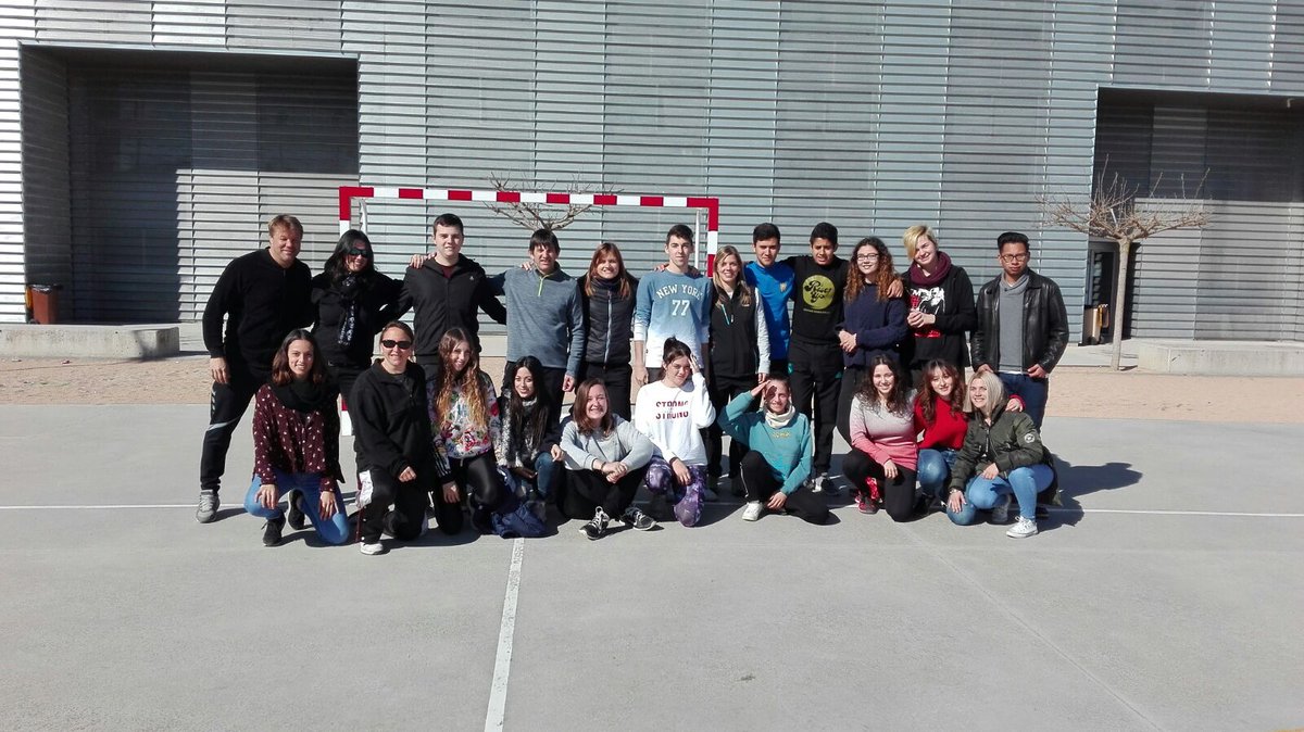 cegirones's tweet photo. Matins productius 👏🏼👏🏼 Formació de dinamitzadors pel #RodajocSalt amb els alumnes d'Animació Sociocultural de @INS_VALLVERA ! Gràcies a vosaltres, el Rodajoc és una realitat a @ViladeSalt https://t.co/6JCXz3CO21