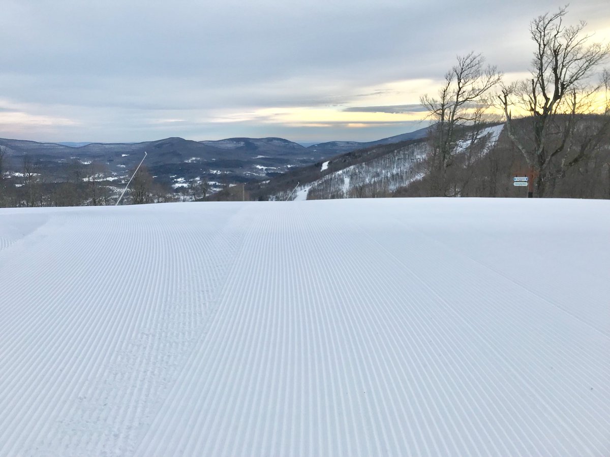 windhammountain's tweet image. Thursday morning corduroy. #nospringhere