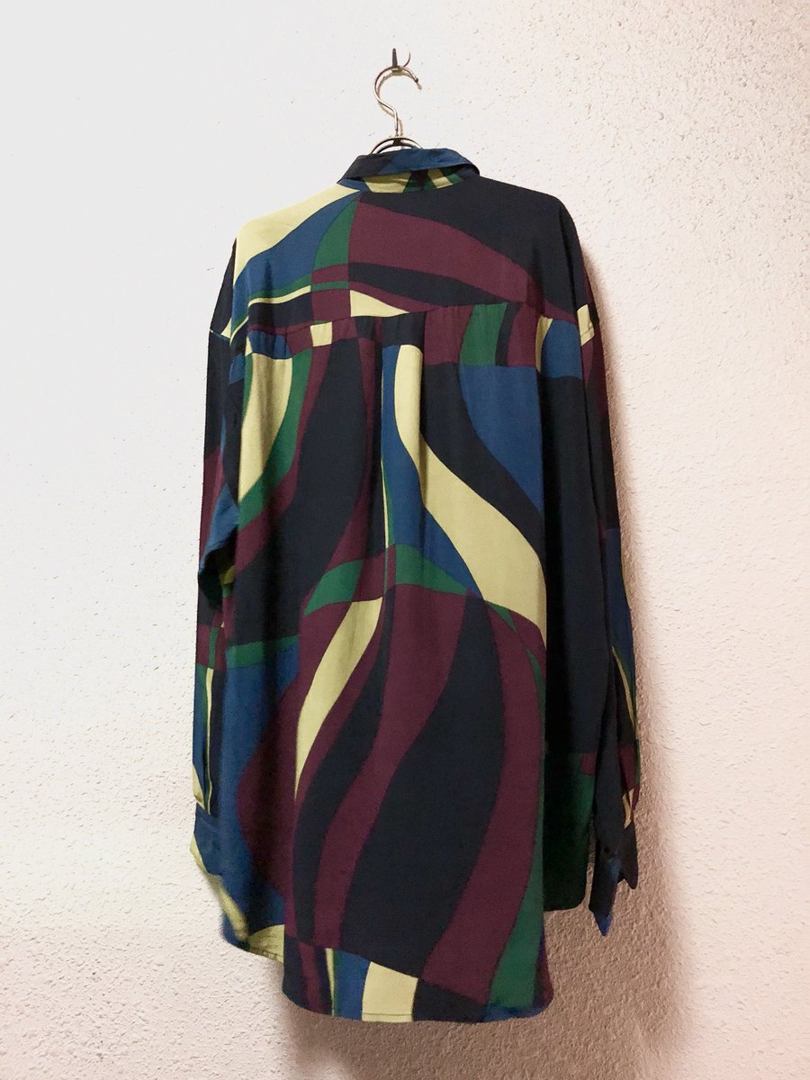 ragla_magla_s's tweet photo. RAGLA MAGLA 下北沢

old abstract pattern silk shirts

¥6,200(tax in)

#raglamagla #shimokitazaw #used #vintage #ラグラマグラ #下北沢 #下北 #古着屋 #古着 #shirts #patternshirts https://t.co/hISJDC6DP8