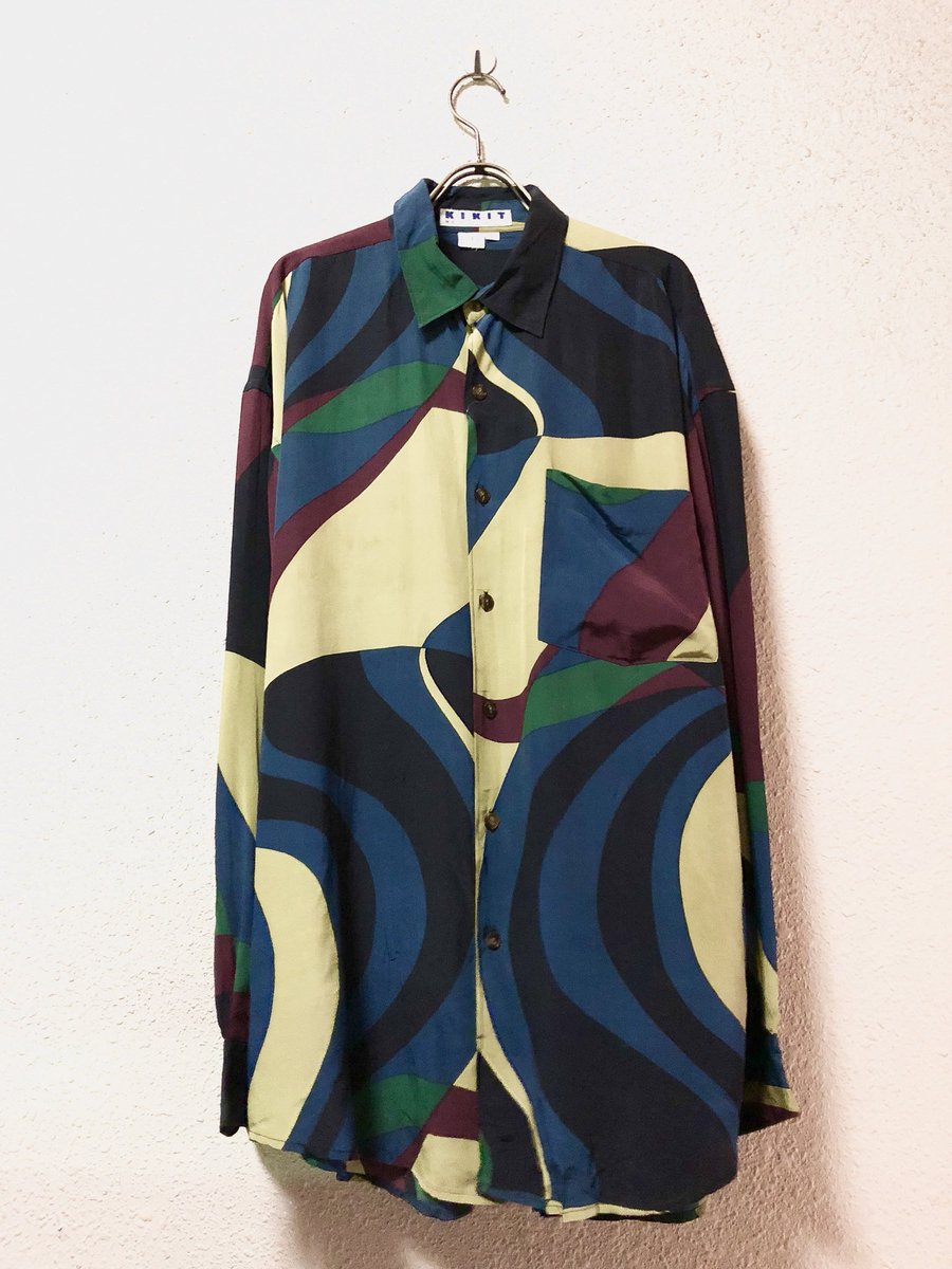 ragla_magla_s's tweet photo. RAGLA MAGLA 下北沢

old abstract pattern silk shirts

¥6,200(tax in)

#raglamagla #shimokitazaw #used #vintage #ラグラマグラ #下北沢 #下北 #古着屋 #古着 #shirts #patternshirts https://t.co/hISJDC6DP8