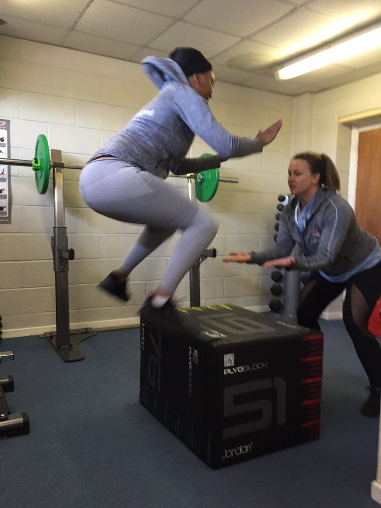 aaronfeelgood's tweet photo. @jordanfitnessuk training with @aaronfeelgood . More Jordan Toys #squat-rack #plyo #sissysquat #powerbag https://t.co/xY08IIe724