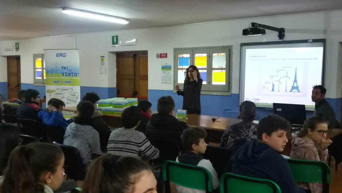 ERGnow's tweet photo. π¨βVai col Vento!β 2018 arriva alla scuola Rocca di #Alcamo! #educazioneambientale πππ§#vcv18 https://t.co/WGrUF5J1Sa