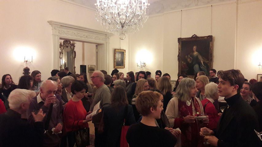 austriainuk's tweet photo. What makes us European? Artists @stevenjfowler @dariablum, Yvette Yaughan Jones (“Visiting Arts”), AT curator Alina Kolar &amp; audience lively debated about the role of the arts and culture in the creation of a shared European identity at @AlpbachLondon &amp; @austriainuk event. https://t.co/EEVT32LEJv