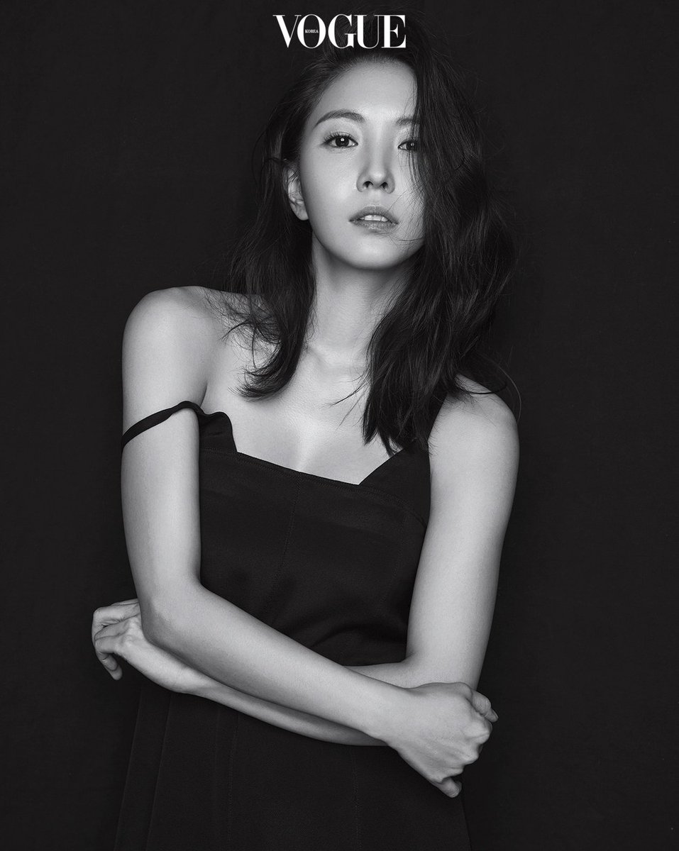 BoA_useless's tweet photo. 아이돌을 '상품'으로 취급하는 것을 싫어한다. 보아가 후배들에게 진심어린 조언과 따뜻한 응원을 보내는 이유는 상품으로 바라보는 시선 속에서 그들이 고갈되지 않으려고 노력하고 있다는 것을 누구보다 잘 알기 때문이다. https://t.co/WXGoaW9P41