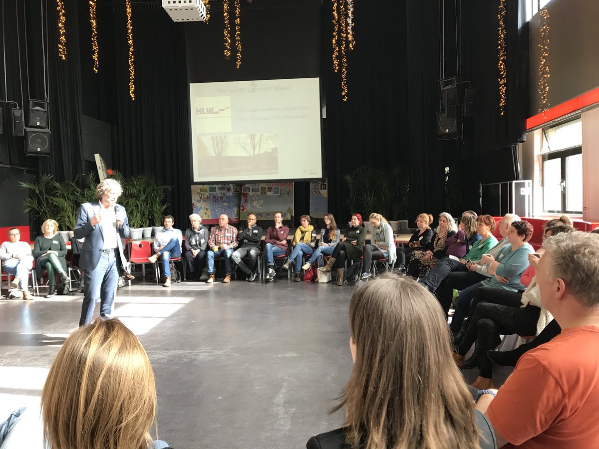 P2P_edu's tweet photo. Onze Peer2Peer Leerkring op het HervormdLyceumWest met rector HansvanDokkum die ons welkom heet op zijn school. https://t.co/3pLbuMlEbO