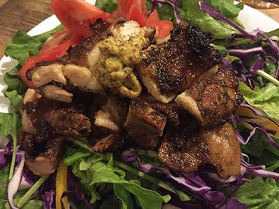 AliVeNight2016's tweet photo. ＊フード紹介

1.スパイシー&amp;ホット！酒のつまみに最高！ジャマイカのソウルフード🇯🇲ジャークチキン。

2.深夜に食べる炭水化物は悪魔的な美味さ！太麺で食べ応えがあるソース焼きそば。 https://t.co/OkrUoqYN3S