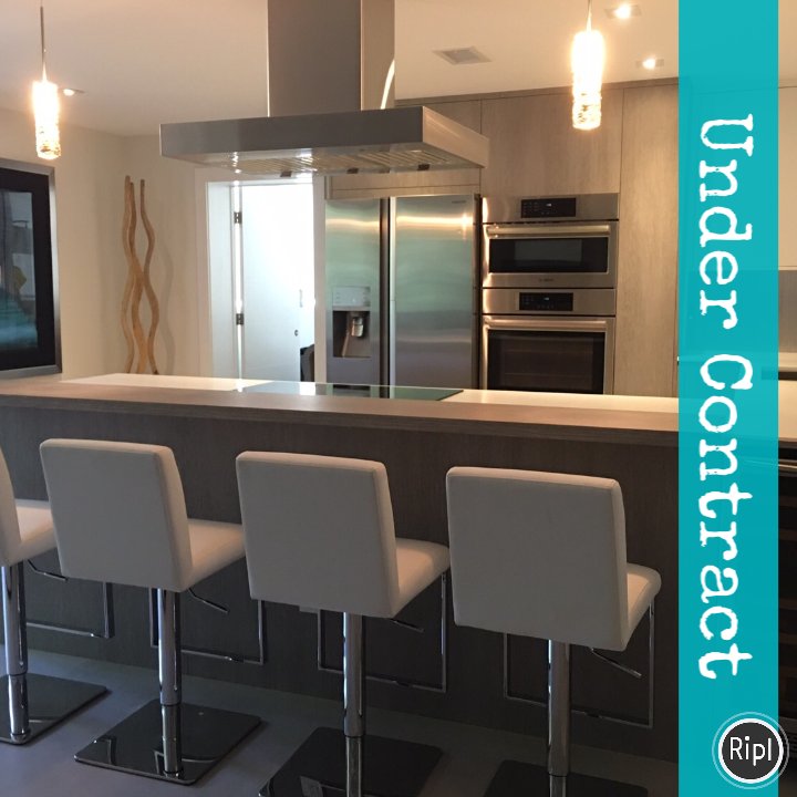 CarlaContiGroup's tweet photo. #under #contract via https://t.co/nkEtRd5gXE in #keycolony, Key Biscayne. #carlacontipa
#thecontirealestateteam
#weichertrealtors
#miamirealestate
#miamiproperties
#realtorlife
#lovemyjob
#lovemyclients
#livewhereyouvacay https://t.co/pephTwubT9