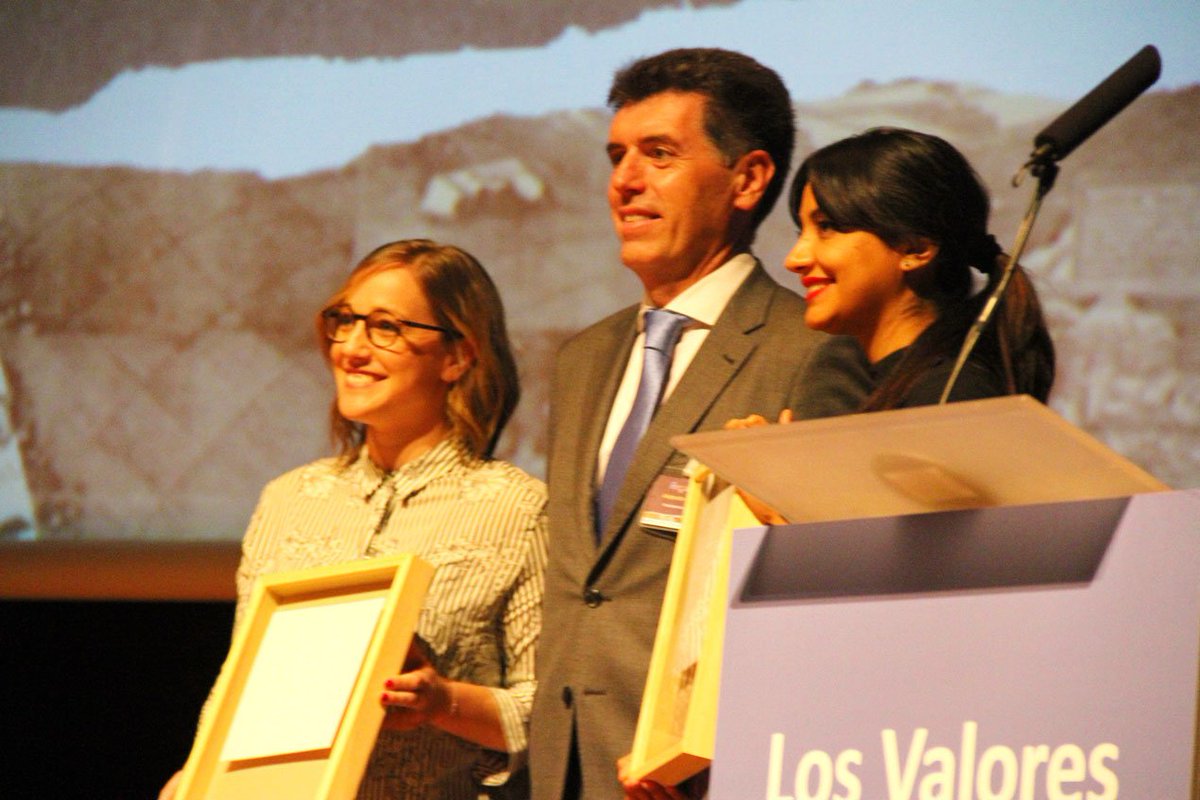 AspackComunica's tweet photo. El 6 de marzo se entregaron los premios Valores del Papel de #Repapel. Nuestro presidente, @agarciadrimpak entregó el premio en categoría Renovable a Elena Lobera y Alejandra Amusquívar. Aquí os lo contamos todo 👉🏻 https://t.co/zC1HjPXcdi https://t.co/zly2FQuORu