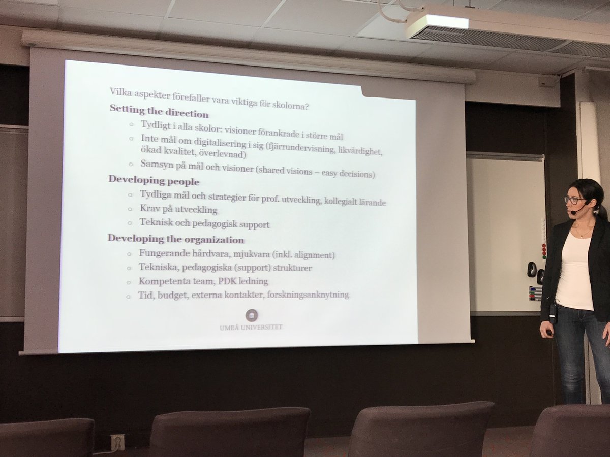 karinherm's tweet photo. Digitalt kompetenta skolorganisationer - hur gör de? Samsyn på mål &amp; visioner. Strategier för professionell utveckling. Strukturer. Fanny Pettersson, Umeå universitet. #fjärrundervisning https://t.co/nPZ5jgA3Tn