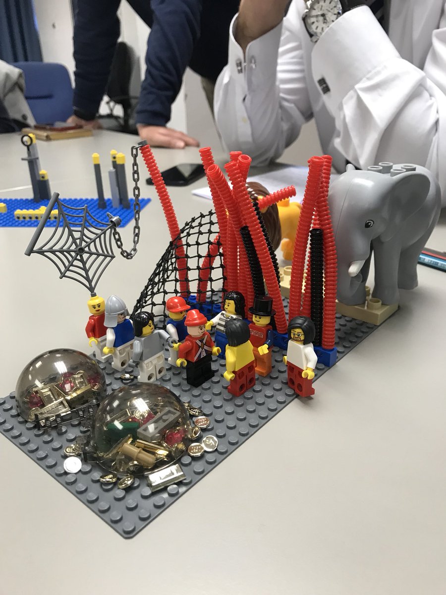 lamardeana's tweet photo. Potencia, análisis, diversidad, motivación, creatividad, aprendizaje, sorpresa, capacidad... así aflora el talento emprendedor en #ConcursoEOICV @eoi @borjaruiz https://t.co/cBGyiRrfCx