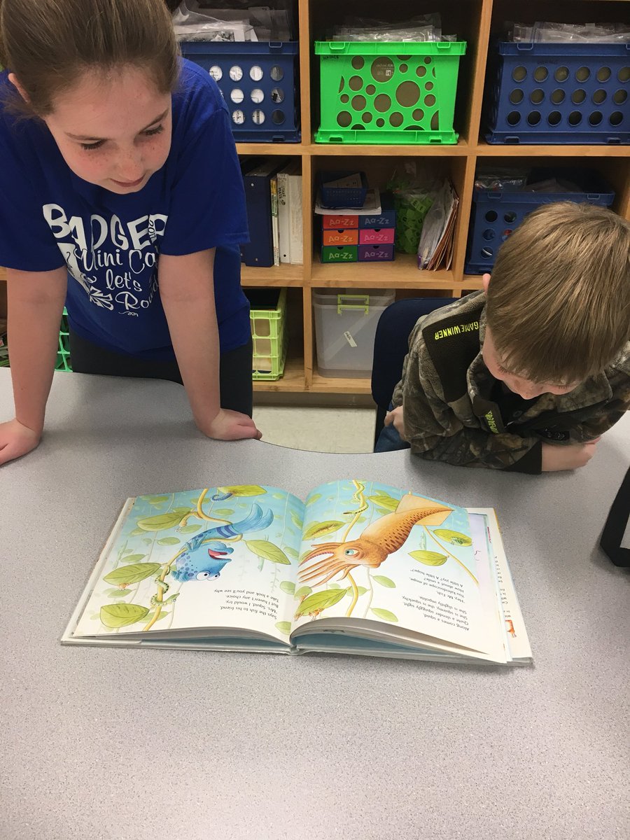 Bmcelroy777's tweet photo. Communicating about the book! @LampasasTCE #celebratelisd17 https://t.co/MytazRTGfh