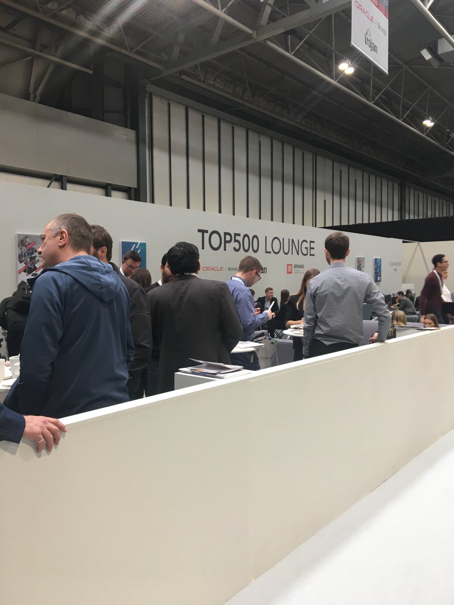 DeliveryLeaders's tweet photo. Lunch time... and the #Top500 lounge is absolutely packed with hungry #digital #retail trailblazers. #conquerhunger https://t.co/RyN6stfYe6