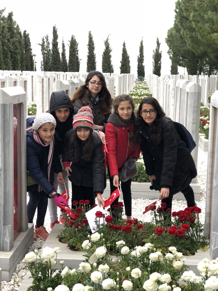 UOMuratpasa's tweet photo. 18 Mart Çanakkale Zaferi ve Şehitleri Anma Günü sebebiyle Uğur Okulları olarak Çanakkale’deyiz. Bu duygu yüklü geziyi düzenleyen Genel Müdürlüğümüze çok teşekkür ederiz. #MektubaMektup https://t.co/rMay7VbyPB