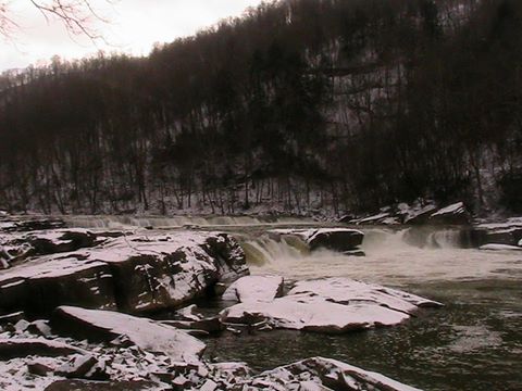 MarionCVB's tweet image. Spring has sprung but it doesn't look like winter is quite ready to let go! 🌬️ #springinappalachia #spring #findyourpark #mymarionwv