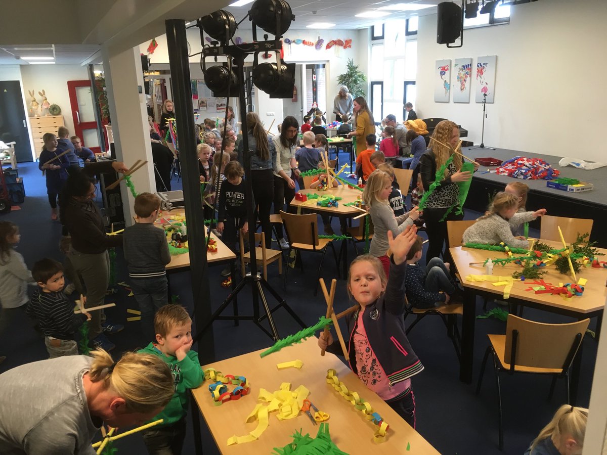 MariaschoolW's tweet photo. En straks gaan de slingers, snoep en broodhaantje er ook nog op!
Fijne Paasdagen gewenst namens het team van onze school. https://t.co/1ovGTAcQsK