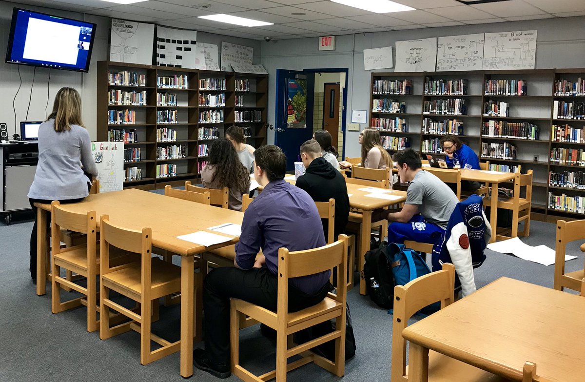 PHSTIGERLIBRARY's tweet photo. Mrs. Ratliff‘s Money Skills class speaking with Shonda Rodgers from Nepris about Financial Literacy of College Loans #GOALEd  #KentuckyPower https://t.co/rsJaHtEoSS