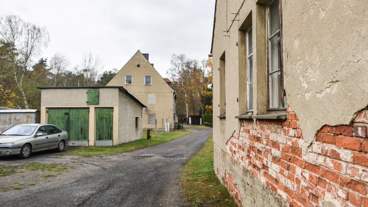 bzberlin's tweet photo. Das Brandenburger Dorf #Alwine hat endlich einen neuen Eigentümer
#Berlin #Brandenburg
https://t.co/AP8p3dx9GR https://t.co/upQuLSEyIw