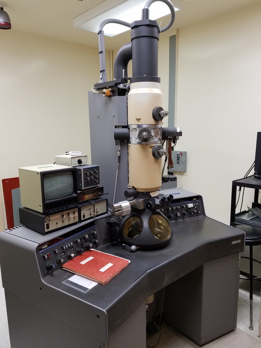 UTSurplus's tweet photo. Philips EM420 Electron Microscope is now available through Online Auction! #UsedLabEquipment #PhilipsEM420 #SurplusLabEquipment #UTaustin #HookEm #ElectronMicroscope 🔬
Find it Here!➡️https://t.co/TpwYmdWmsA https://t.co/ZtXTNFNh4E