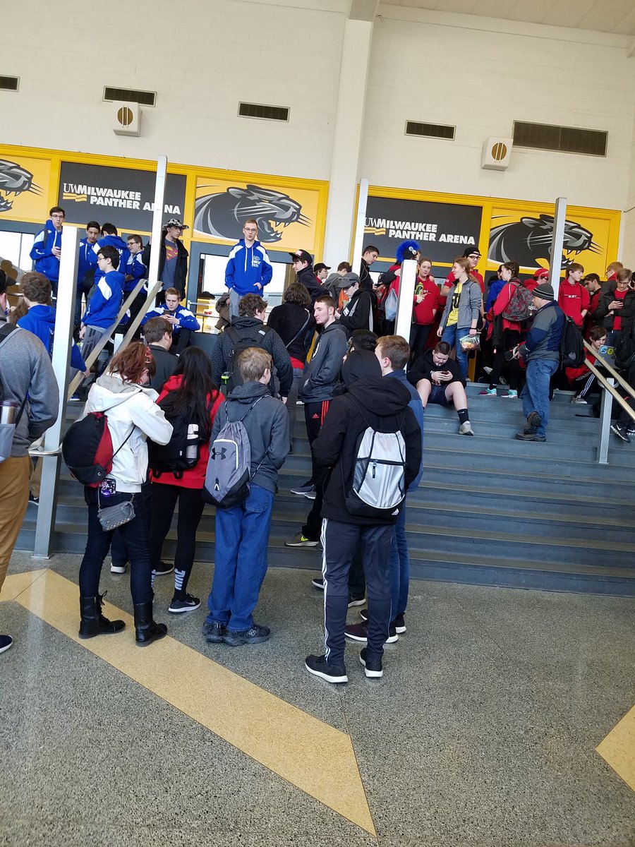 Falls_Robotics's tweet photo. Waiting for doors to open!! #FirstPowerUp #WisconsinRegional #FirstRobotics #FallsRobotics #mfedchat https://t.co/KyPx2Pk6Zr