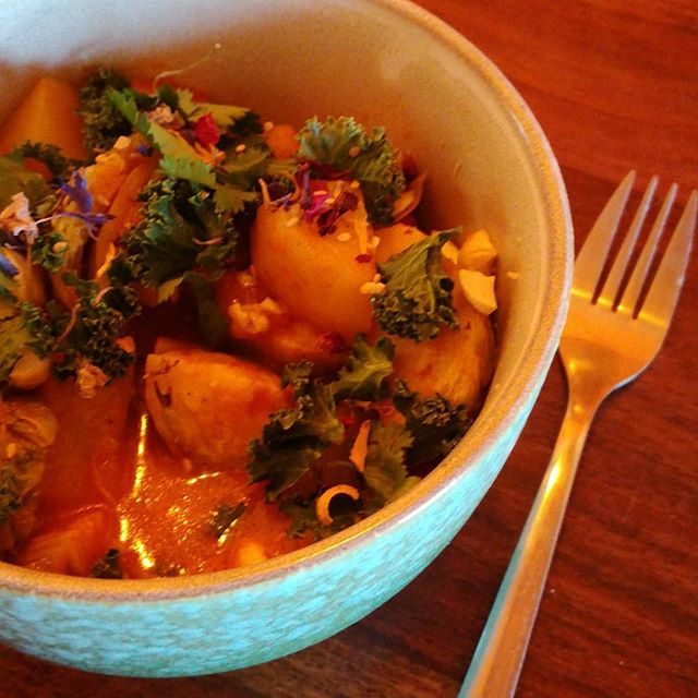 soupedelespace's tweet image. Avant de reprendre #missionconfiotes #pausemiam #curry de #pommesdeterre #carottes #chouxbruxelles éclats de #noixdecajou #choukale #grainesdesesame 😋 ift.tt/2HYhp6O