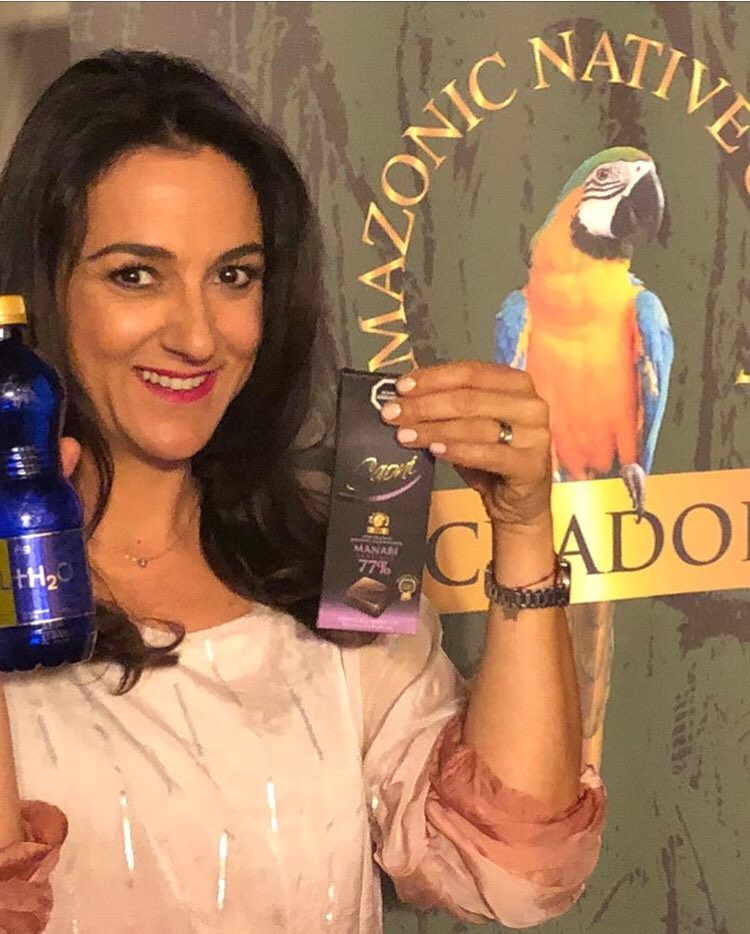 Renata_Bravo_'s tweet photo. Miren lo q descubrí junto a @dulceskaprichos #cocolatescaoni chocolate ecuatoriano puro cacao y #agua purificada #saludable #amazonic https://t.co/5dOVAtYdCF