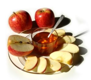 So many parents I speak to are confused about sugar - are 'natural sugars' okay? Is maple syrup better than white sugar? To get the answers read this fab article full of sensible &amp; informed advice. bit.ly/2HD2b72