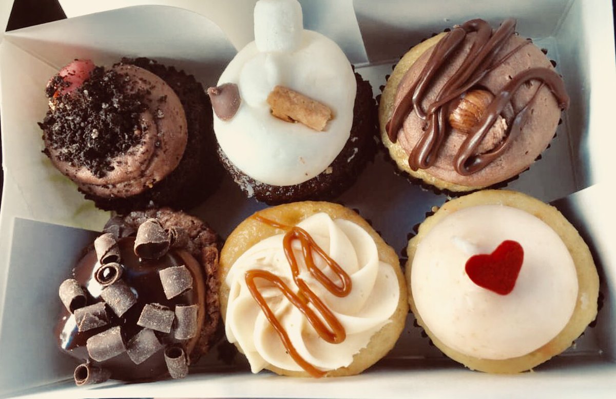 The classic Box of Six  😋 We love hearing from you💕, Let us help you in the speediest way possible by ☎️ calling 786 200-6153 or emailing us at info@mishascupcakes.com  #mishascupcakes #sixpack #mishascakes