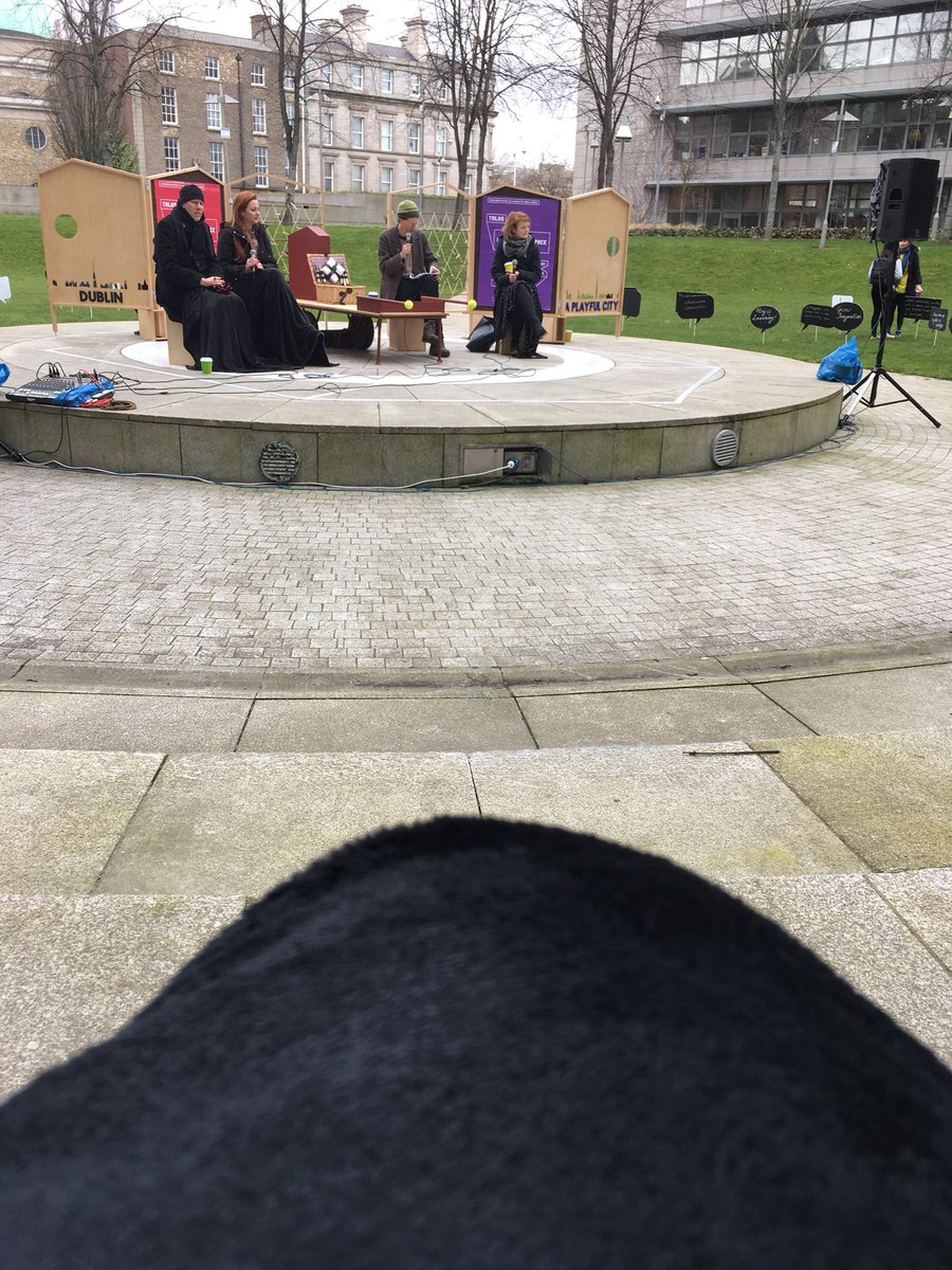 <a href="/weloveoffset/">OFFSET</a> <a href="/BloomFringe/">BloomFringe</a> @events_DCC #PlayfulCity Happy with my cosy blanket on the steps listening to #OffSite for #Offset.