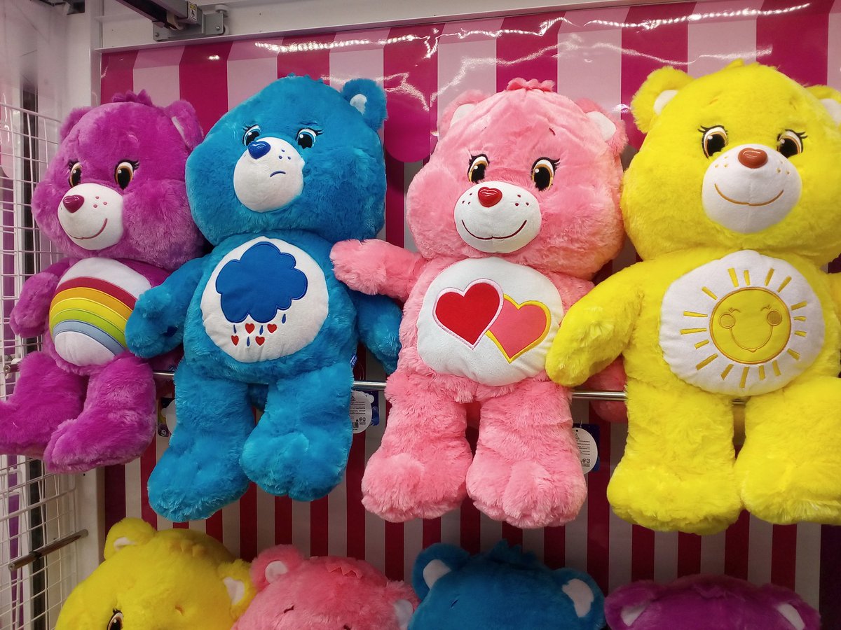 ラウンドワン 秋田店 در توییتر 景品情報 ケアベアの大きなぬいぐるみが 本日入荷しました その大きさはなんと約65cm 他の 大きなぬいぐるみと比較しても 一回り大きいですよ 全部で4色 お腹の模様 も違いますので ぜひお好きなケアベアをgetしちゃい