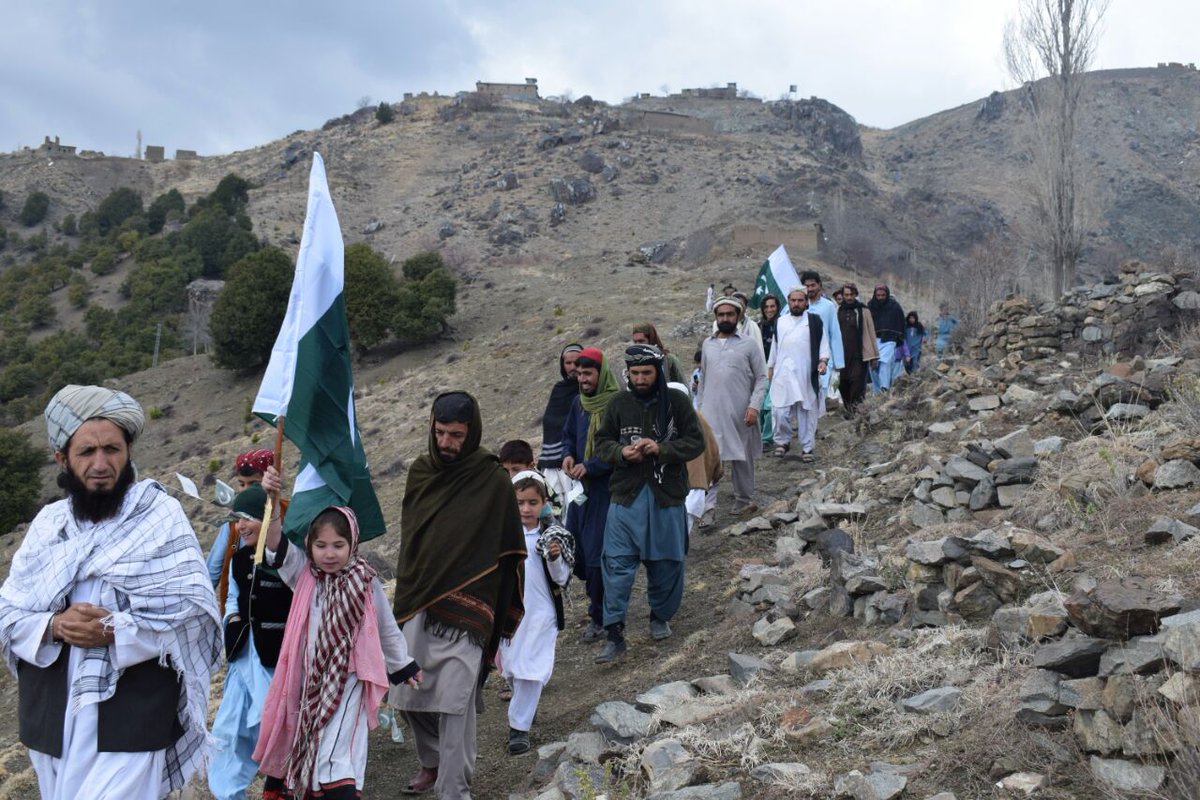 JahanzebMehsud's tweet photo. Sabz Hilali Parcham in the remotest foothills of #Preghar mountain #BuspaKale #BadarValley #Ladha #Waziristan. 23 Mar celebrations. https://t.co/8t0CsQNXYx