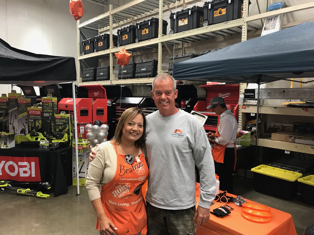 pt_bfloborn's tweet photo. The event is going well!!! Serving our Pro customers!!
@HD_TonyD 
@marcialrod165 
@thd_alex 
@SunCity_6951 https://t.co/POuMKwbXa6