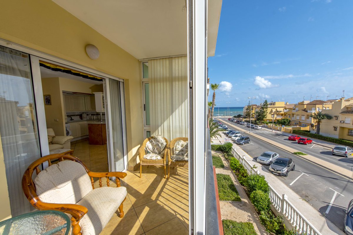 Are you looking for a bright and sunny #apartment located just a few feet away from the #beach? Then this apartment seems to be the perfect option for you. In addition, its price has just dropped, so do not miss the opportunity to see it! 
ow.ly/lCAA30j62tx #spain