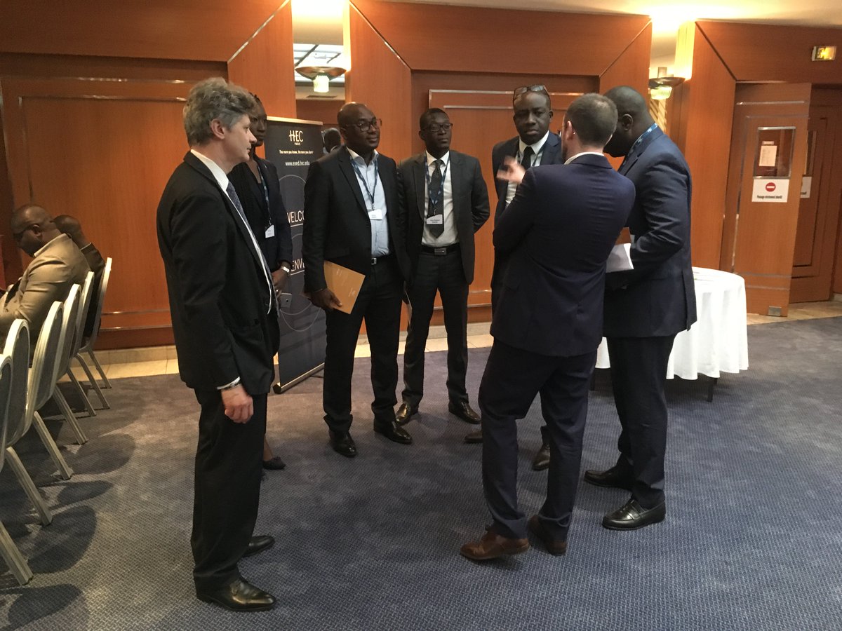 HECParisExecEd's tweet photo. @SeanKilbride2, directeur du development @HECParisExecEd durant la session d’information concernant le #Certificat Executive en #Finance, à #Abidjan le 15 mars. @MagdaRawecka @HECParis @HECAlumni https://t.co/Xg8CQcogls