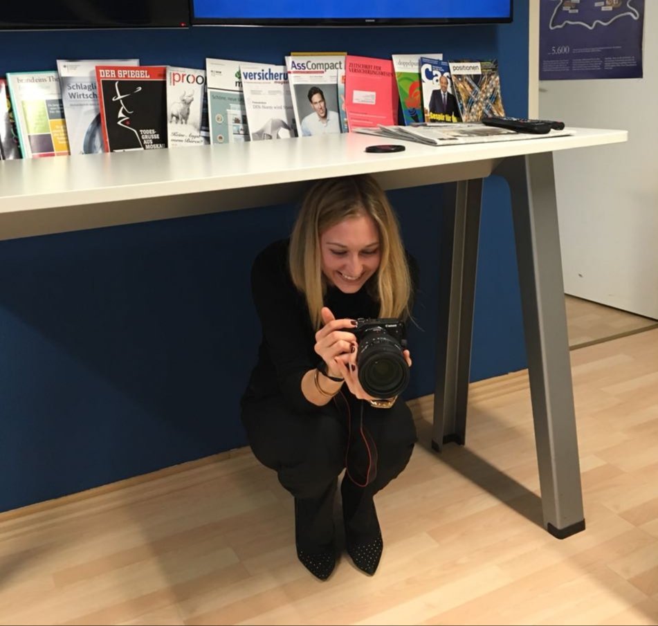 DanielaWeltz's tweet photo. Change of perspective for the perfect #photoop 📸#todaysworkplace #CommsAtWork #love2BeComms @medienmaedchen @zurich_de https://t.co/U5FXwydB0e