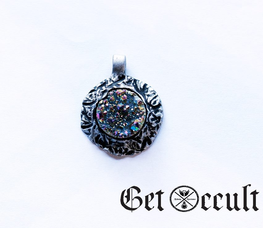 GetOccult's tweet image. DYED AGATE AMULET. Agate is  a perfect companion for those, who work in a tense workplace  (emotionally and physically) 😇#agate #witch #pagan #handmadegifts #handmadeaccessories #gothic #jewellerydesign #jewelry #GEMSTONE #Gemstones #occult #Mystic #giftideas