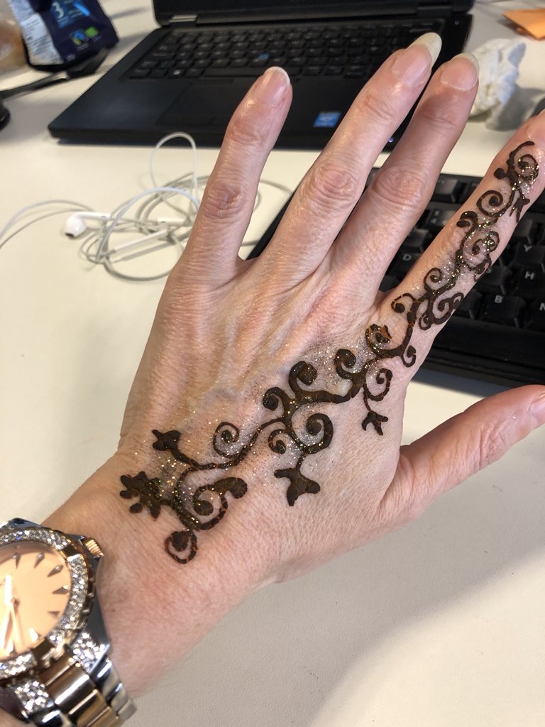 MissLynnyBee's tweet photo. Love my henna tattoo. Thanks @ThreeUK #freethefun #threeuk #hennatattoo https://t.co/wmTqF58kAS
