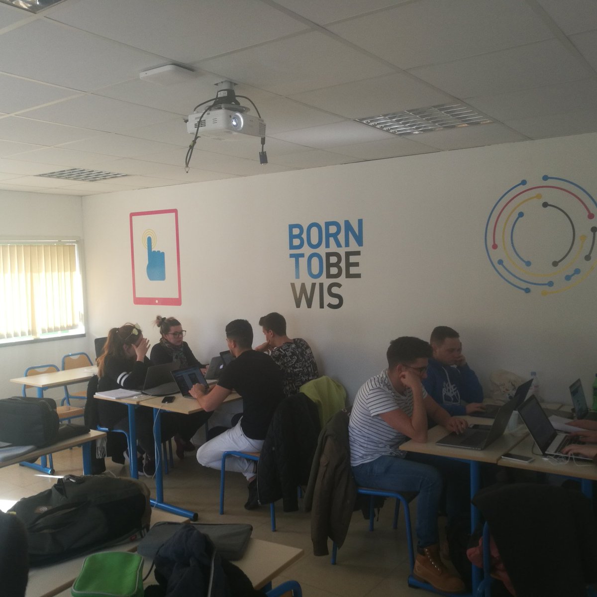 JulienBellot's tweet photo. Application du cours 🚨#InboundMarketing avec les @WisEcoles B2 @DealWisIt studycase @Caribook_fr 🚗 une #startup du @BIC_Montpellier de la @Mtp_FrenchTech #innovation #car #cartech  @GARAC_officiel ⛽ https://t.co/uz8WgnMXuw