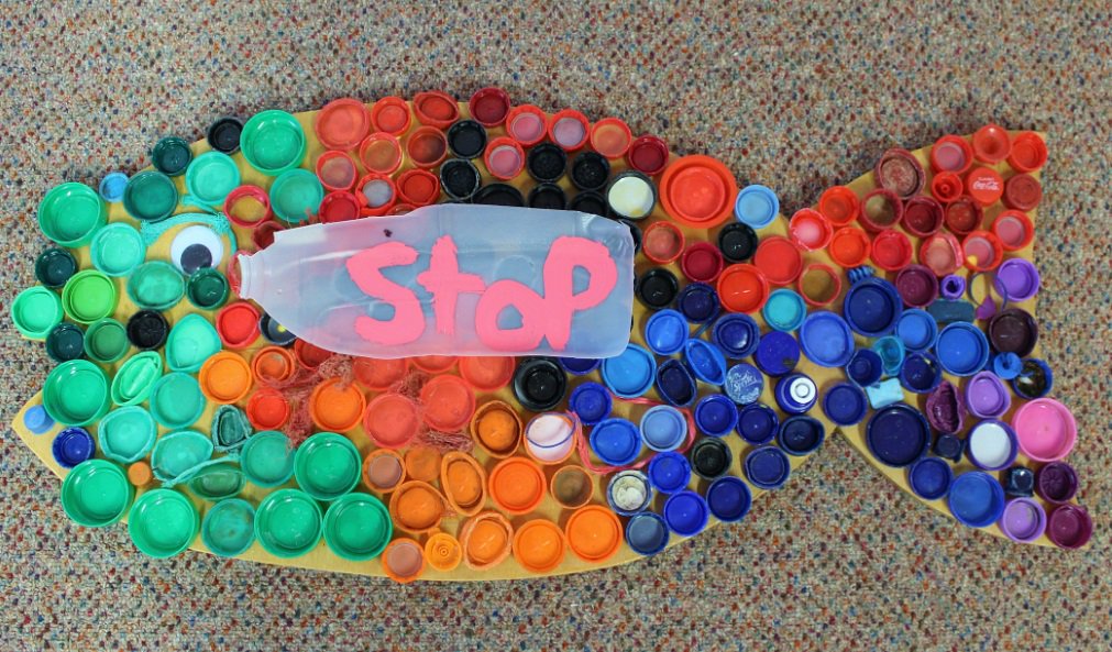 Meoncross's tweet photo. Lower school made some brilliant fish art from plastics yesterday during STEAM day. "Stop Plastic Pollution" was their message. We think this fish does a brilliant job of getting that message across! #mxSTEAMschool #STEAM #STEM #plasticpollution https://t.co/aWLpMHWq7G